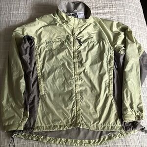 Women’s The North Face Green Wind breaker Jacket; cozy tricot lining, packable